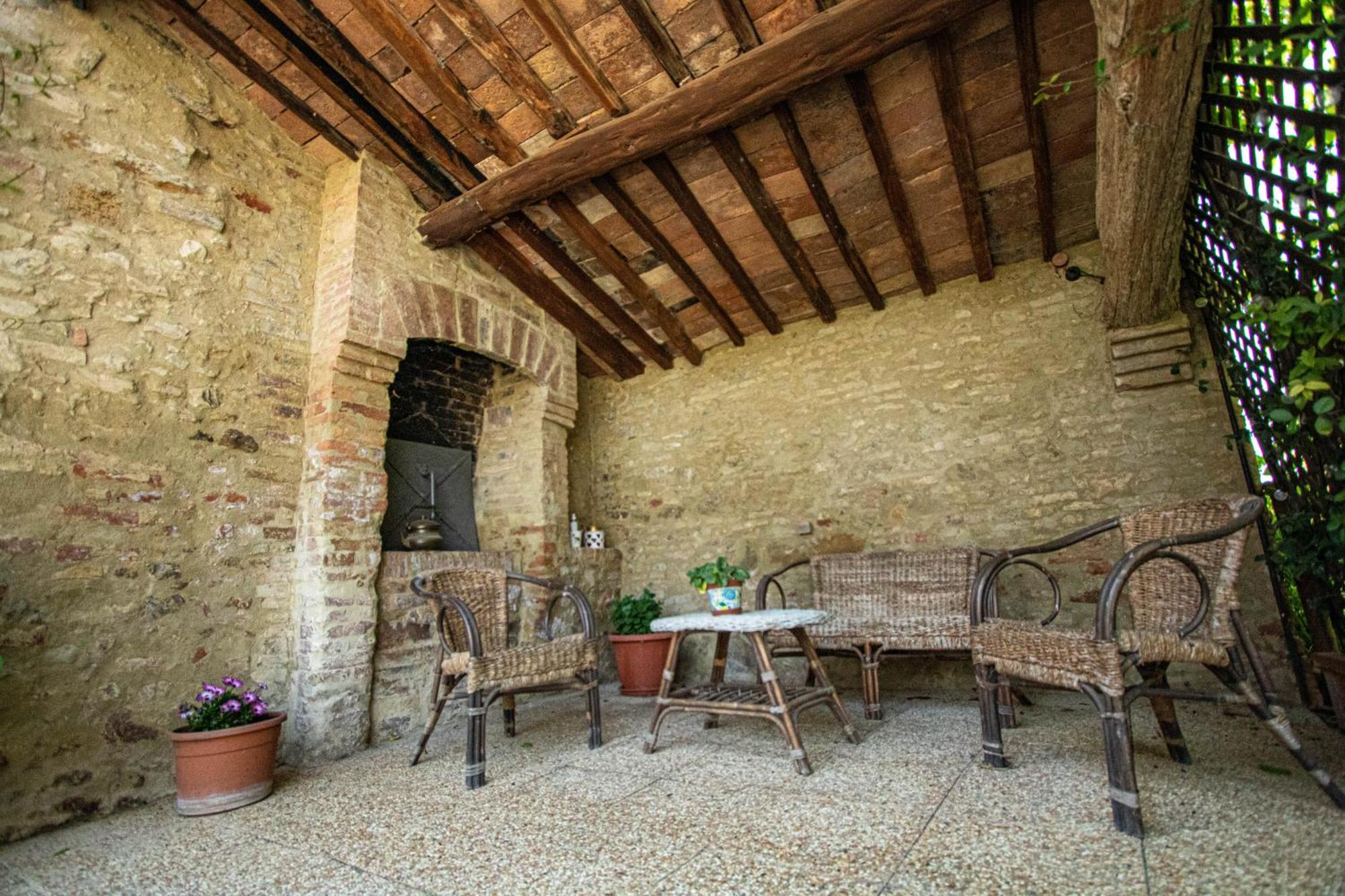 Agriturismo Biofattoria L'Upupa Montalcino Luaran gambar